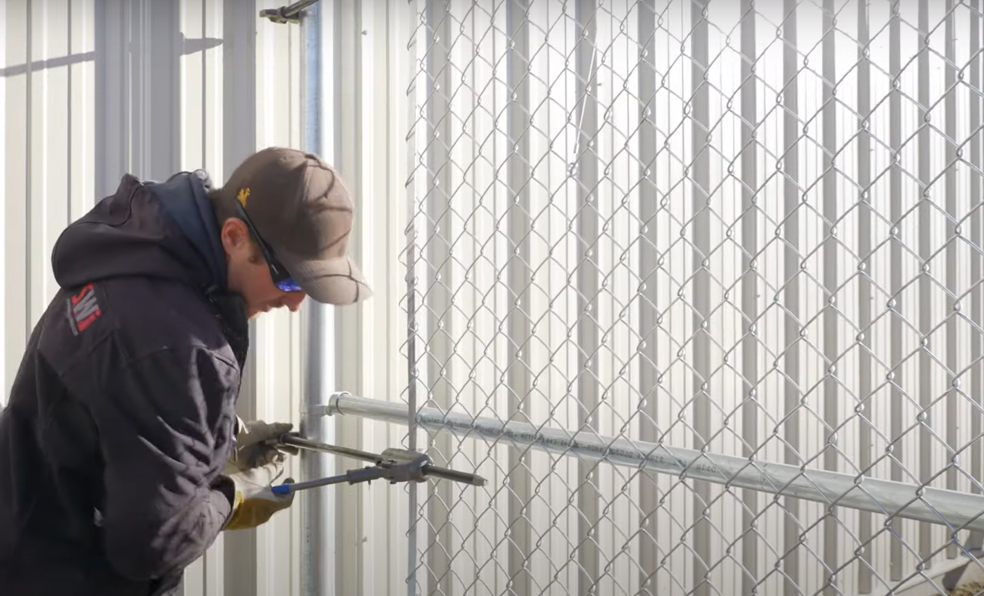 How to Paint a Chain Link Fence? ProfyPainter